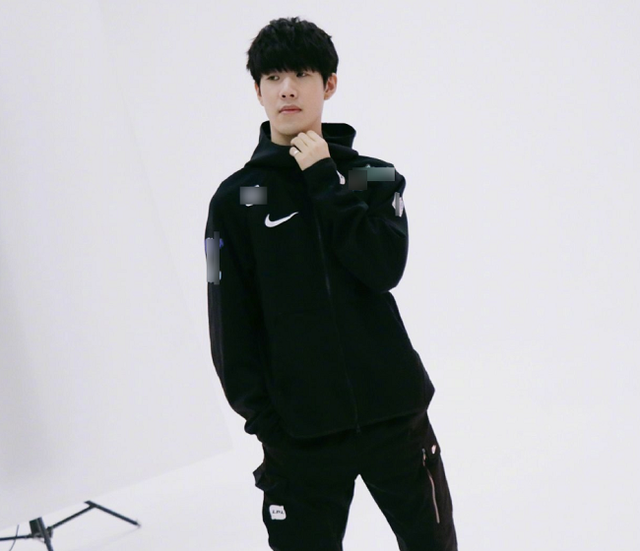 推转为团战 推转为团战